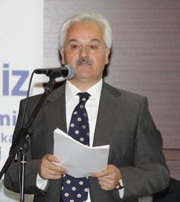 Herr Senail Özkan am 06. Oktober  im Ali Emirli Kültür Merkezi –  Istanbul-Fatih